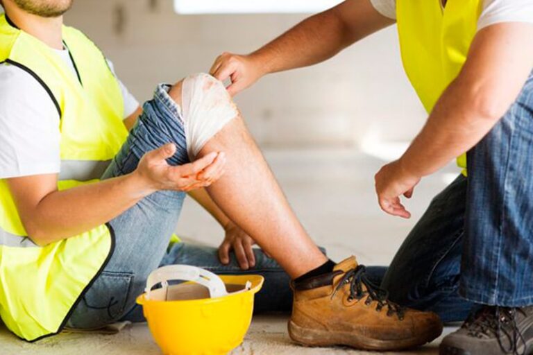 Как получить компенсацию за травму на предприятии?